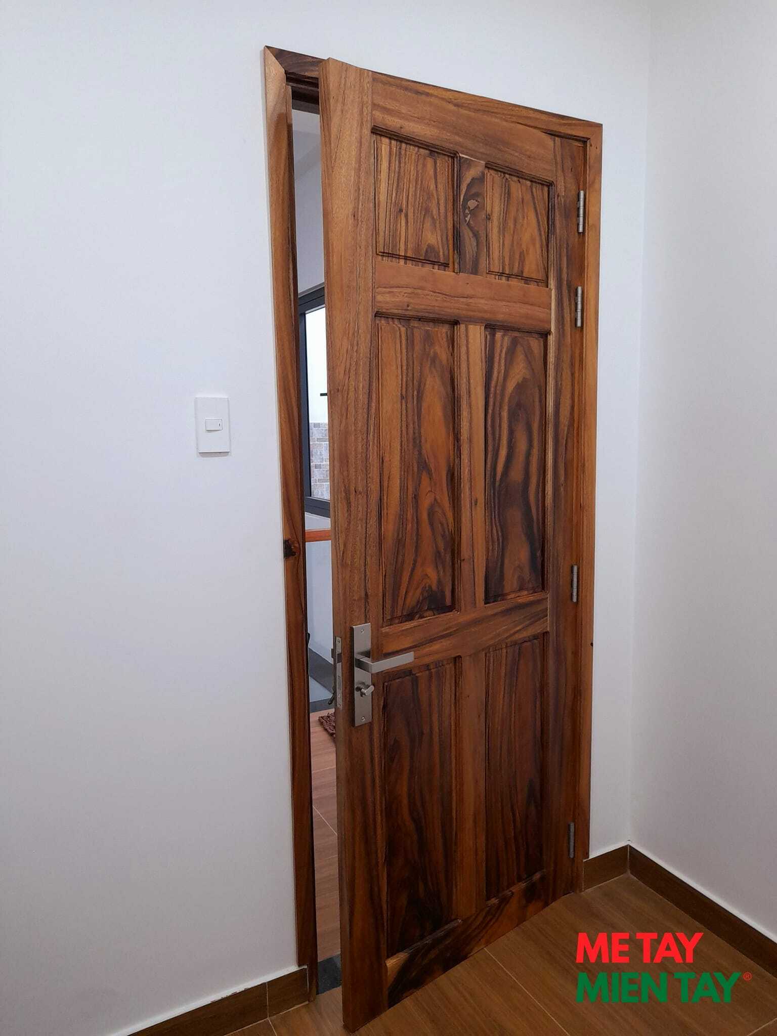 cửa phòng gỗ me tây
