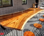 Đơn vị chuyên cung cấp bàn gỗ phong cách cổ điển uy tín trên thị trường